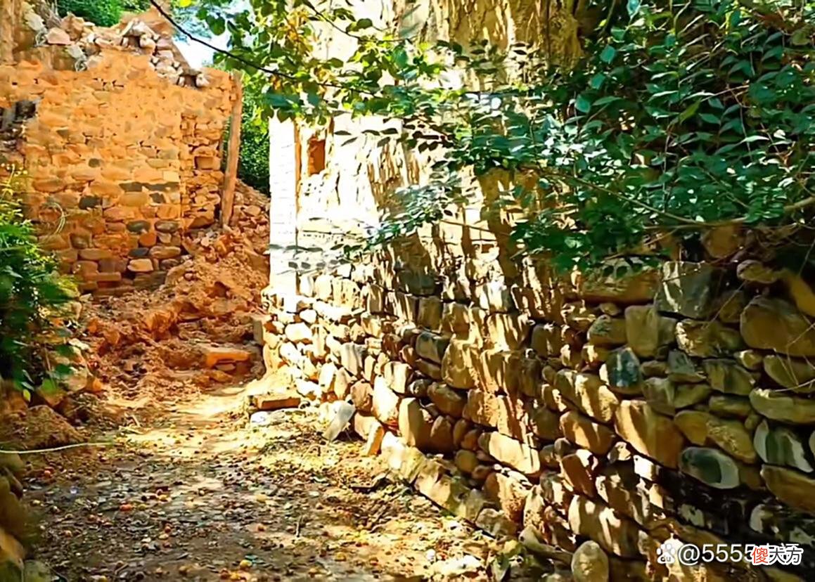 【爱历史】山西农村150年地主大院，墙倒屋塌，原来主人是山西省政府主席