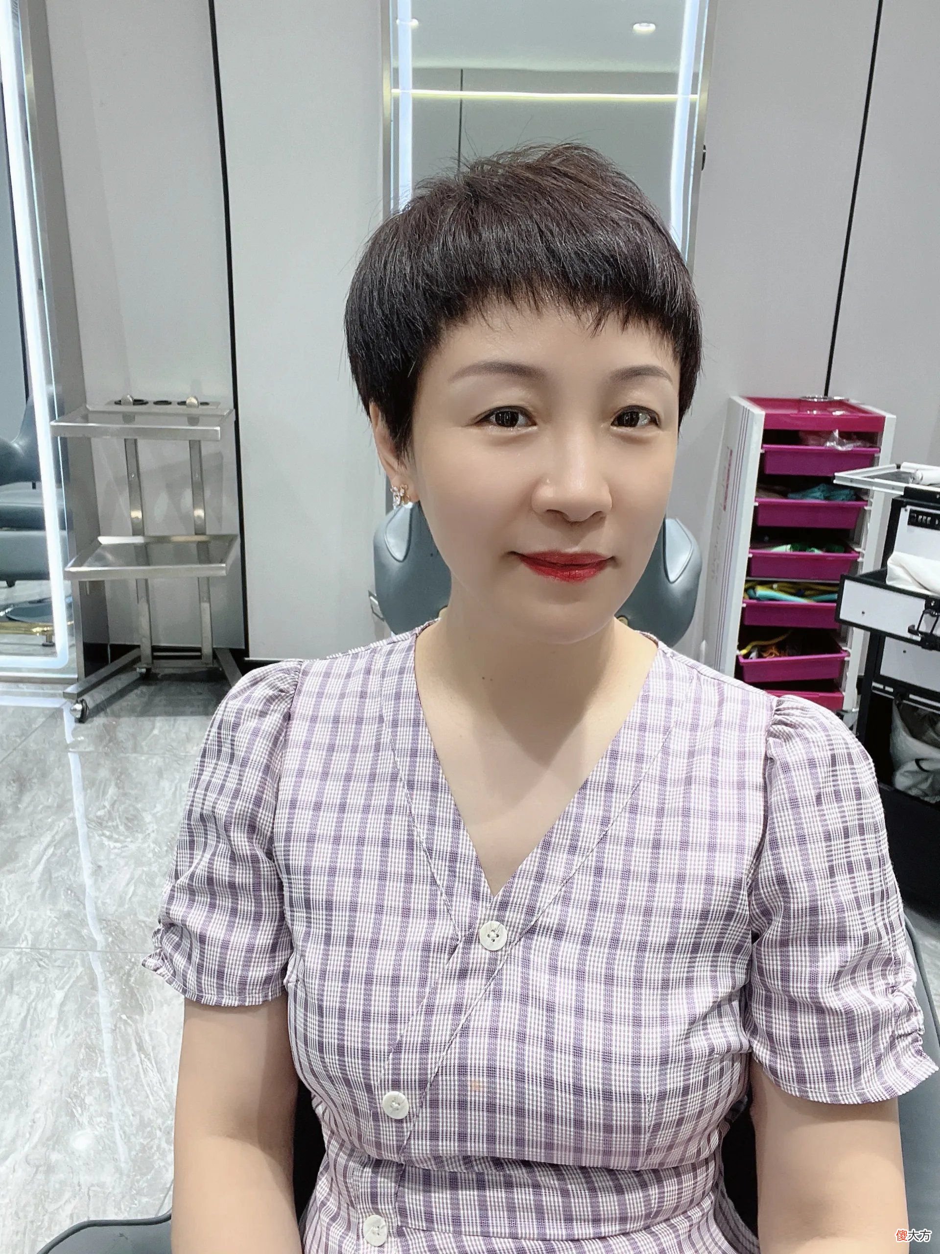【时尚一点】最实用的发型改变方法，简单时尚效果好，很多短发女性都在用