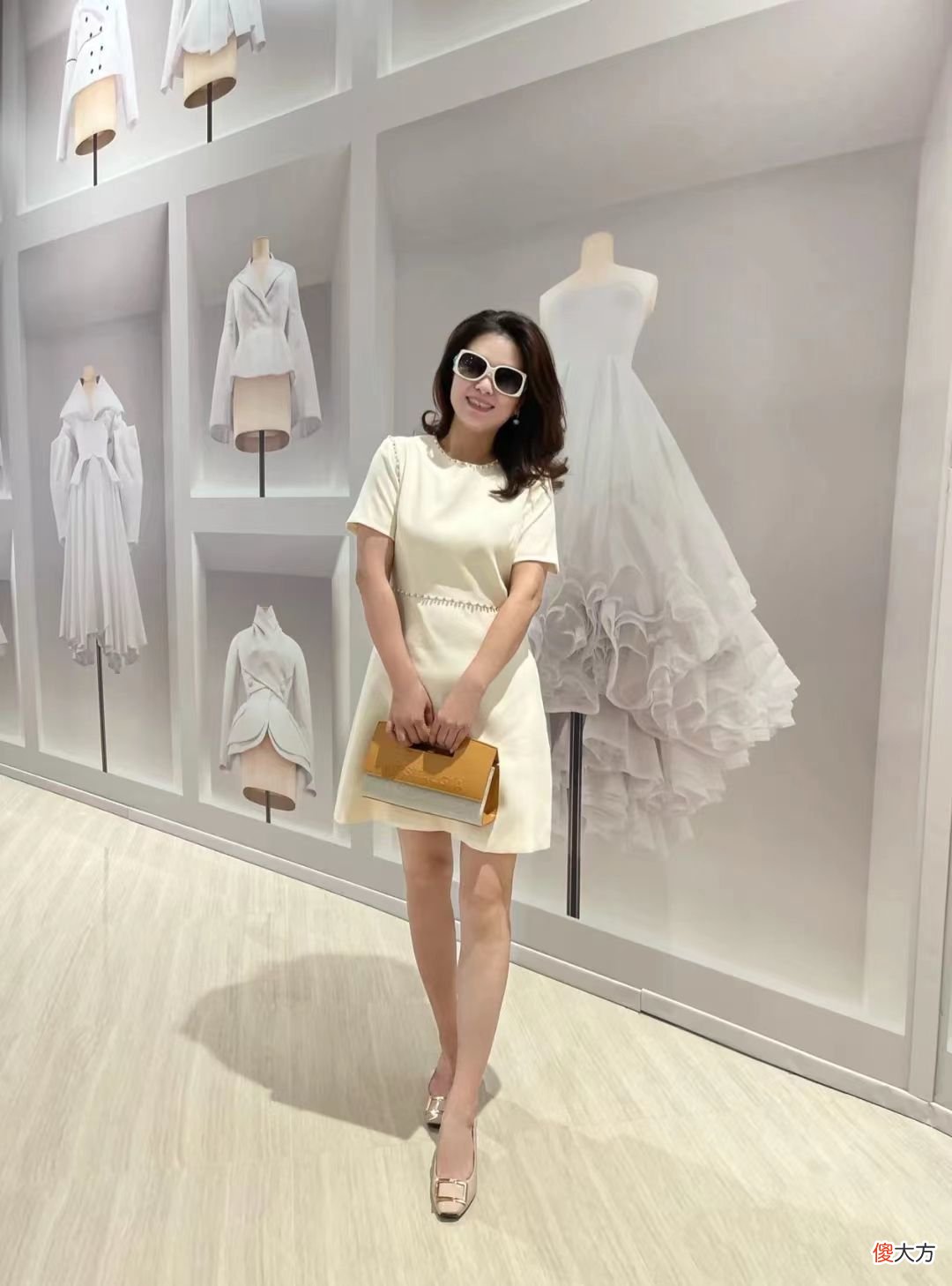 【时尚一点】女人过了50岁别当老阿姨，学学这位大龄妈妈，整个人比30岁还娇美
