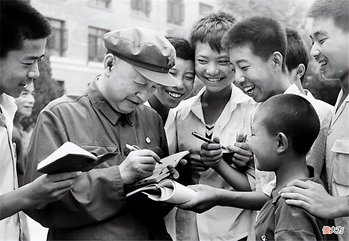 【爱历史】钱学森36岁未成婚，妹妹给他介绍对象，他却说：要不你嫁我得了！