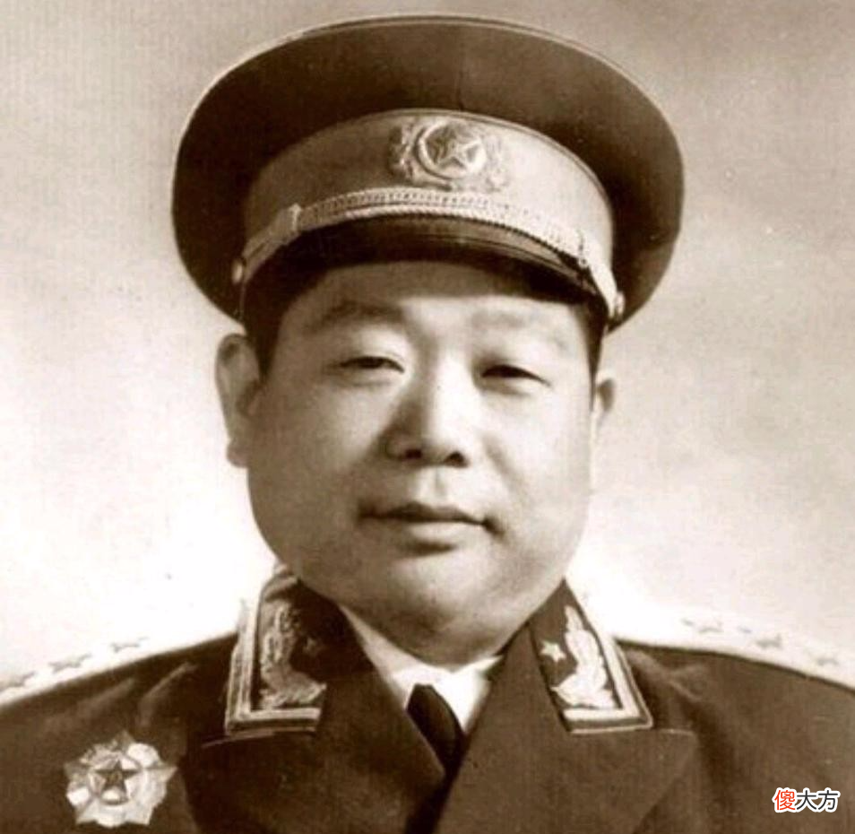 【历史故事】红四军11师政委替军长挡枪，长征过草地军长投桃报李，同为毛主席爱将，同获开国上将军衔出任大军区司令员