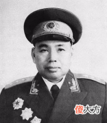 【历史故事】红四军11师政委替军长挡枪，长征过草地军长投桃报李，同为毛主席爱将，同获开
