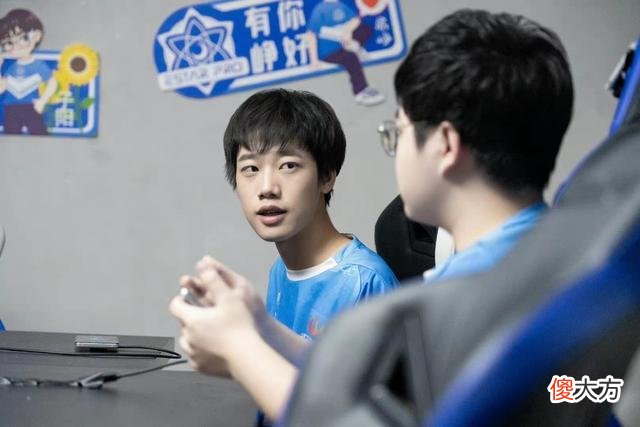 【游戏迷】eStar3-0暴打TTG，终于不“演”了，kear赛后采访言论惹怒粉丝！