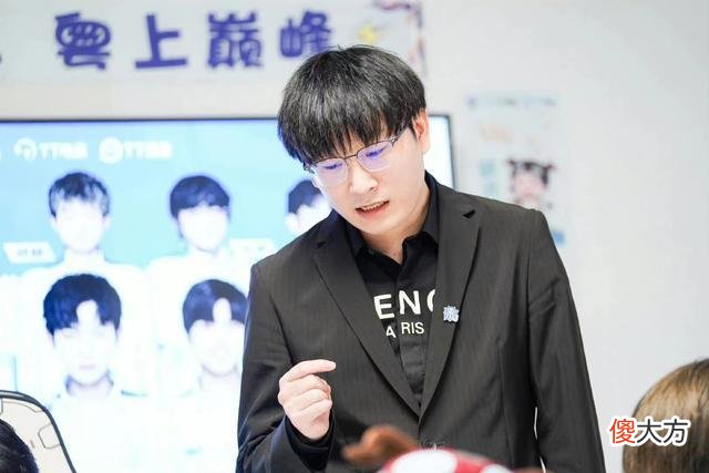 【游戏迷】eStar3-0暴打TTG，终于不“演”了，kear赛后采访言论惹怒粉丝！