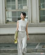 【就爱时尚】白色阔腿长裤搭配出舒服清凉又能彰显曲线的穿搭