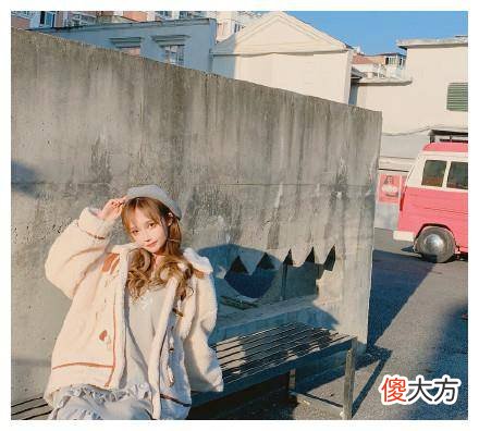 【就爱时尚】今年秋冬流行的各种大衣颜色和面料、设计四个主要方面都要注意