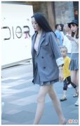 【时尚一点】百褶裙现在流行这种穿着方法，这样搭配看起来很漂亮