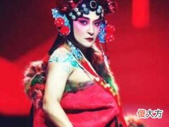 梦见穿红色戏服