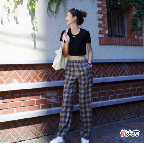 【时尚一点】怎样才能穿出百搭的风格？学会这几种基础款，你也能变成时尚博主