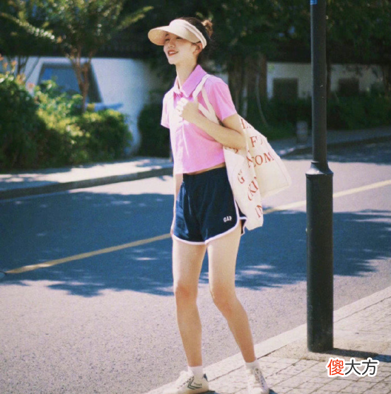 【时尚一点】怎样才能穿出百搭的风格？学会这几种基础款，你也能变成时尚博主