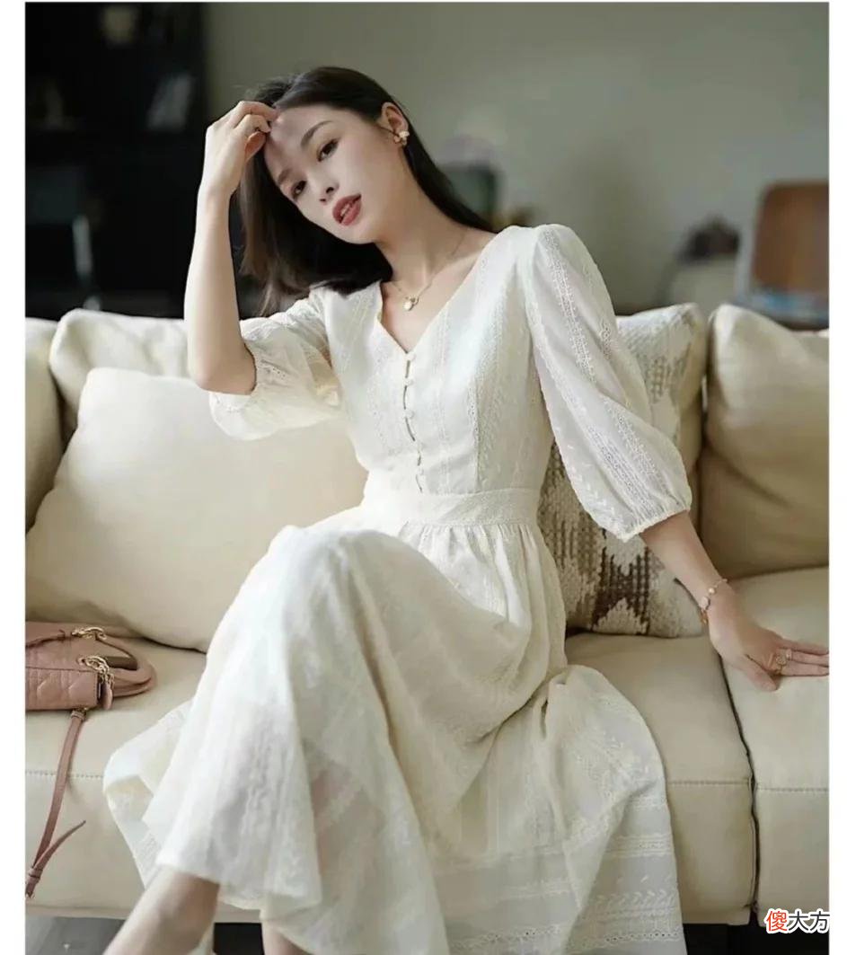 【时尚一点】真正穿衣得体的女人：不刻意打扮不装嫩，极简穿搭照样高级气质