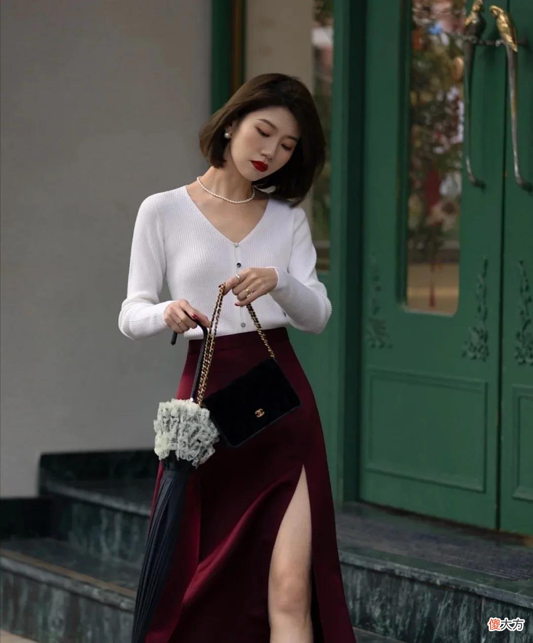 【时尚一点】真正穿衣得体的女人：不刻意打扮不装嫩，极简穿搭照样高级气质