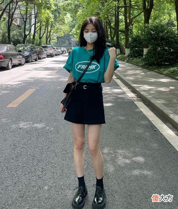 【时尚一点】t恤怎么搭配更洋气？学会这几个搭配思路，时髦感翻倍！