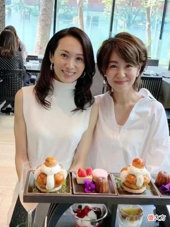 【就爱时尚】50岁后告别奶奶装，教你发型、妆容和穿搭，穿出时髦优雅的质感来