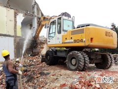 梦见房子顶塌下来了