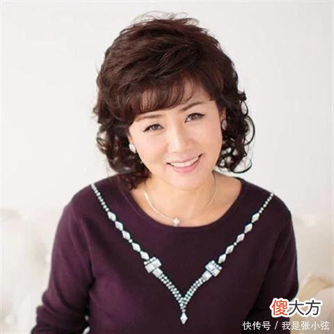 【时尚一点】女人上了年纪，尽量别烫这3种卷发，换成另外3种，时髦减龄显气质