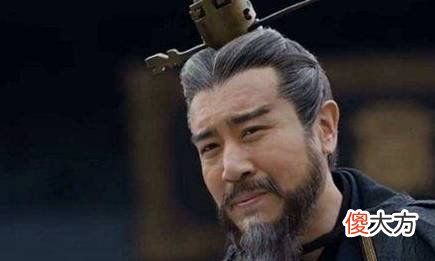 【爱历史】曹操一生最狼狈的事件是赤壁之战,马超将曹操打的落花流水