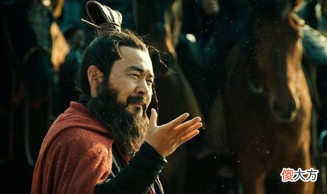 【爱历史】曹操一生最狼狈的事件是赤壁之战,马超将曹操打的落花流水