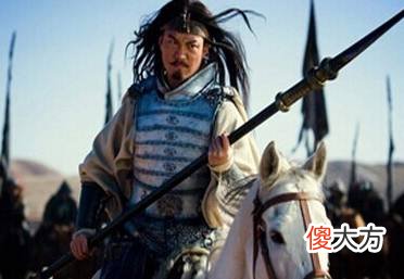 【爱历史】曹操一生最狼狈的事件是赤壁之战,马超将曹操打的落花流水