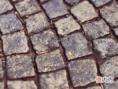 梦见翻修破旧的地板