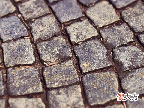 梦见翻修破旧的地板