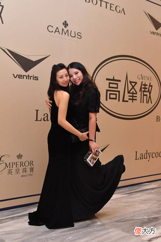 【时尚一点】林徽因曾孙女明星脸好美！穿深v印花裙跟谷爱凌合影，名媛气质更吸睛