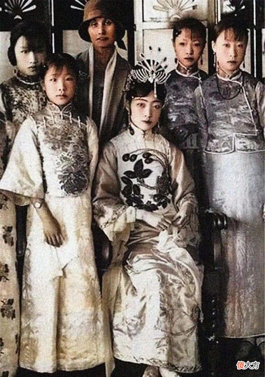 【历史故事】清朝后宫女子相貌丑陋？老照片告诉你，有些妃子颜值不输女明星