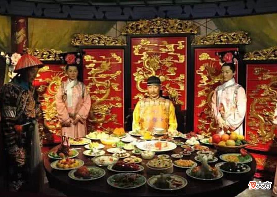 【爱历史】溥仪回忆：做皇帝最痛恨两件事，一不能趁热吃饭，二不能超过3口