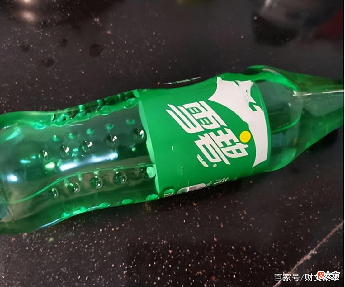 【游戏世界】告别60年历史，雪碧宣布永久放弃绿瓶！网友：雪碧变雪白，没灵魂
