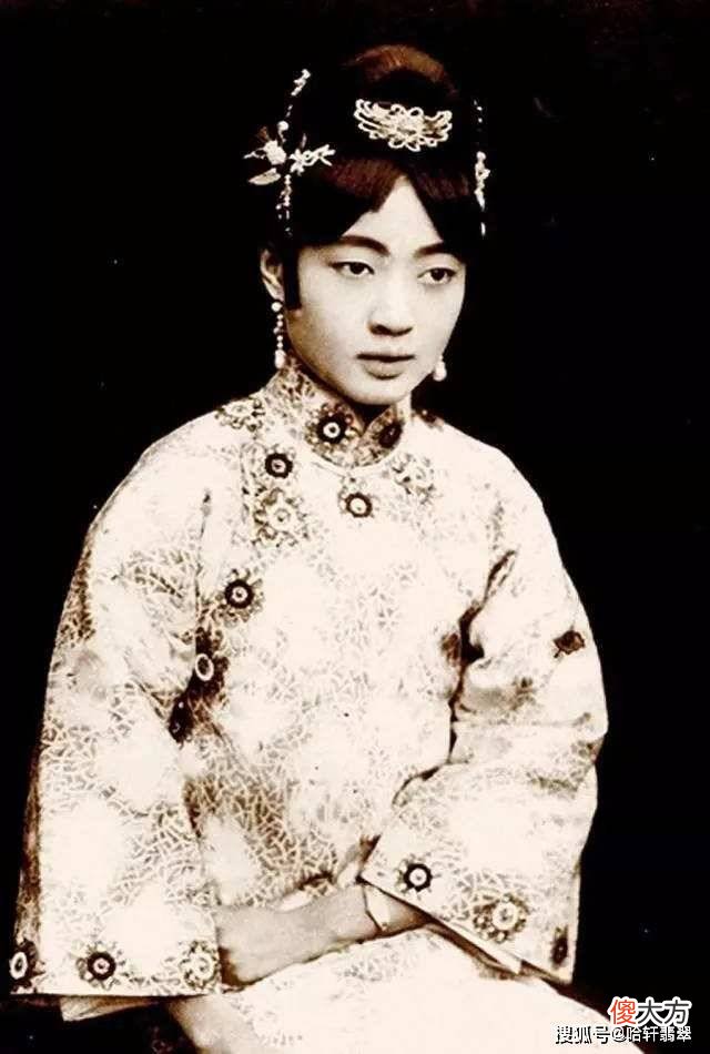 【历史故事】清朝皇后婉容的大婚仪式，除了凤冠，还有什么？
