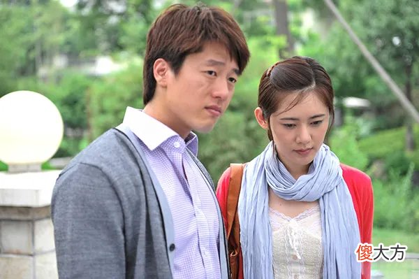 如果丈夫每月给我2万，妻子愿意给小三伺候月子，你怎么看？
