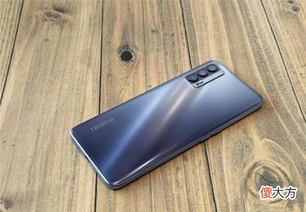 【就爱时尚】1399元的时尚潮品，realmeV15，非常值得入手