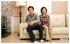 52岁保姆看上66岁大爷，要求只同居不结婚，大爷：差点上了你