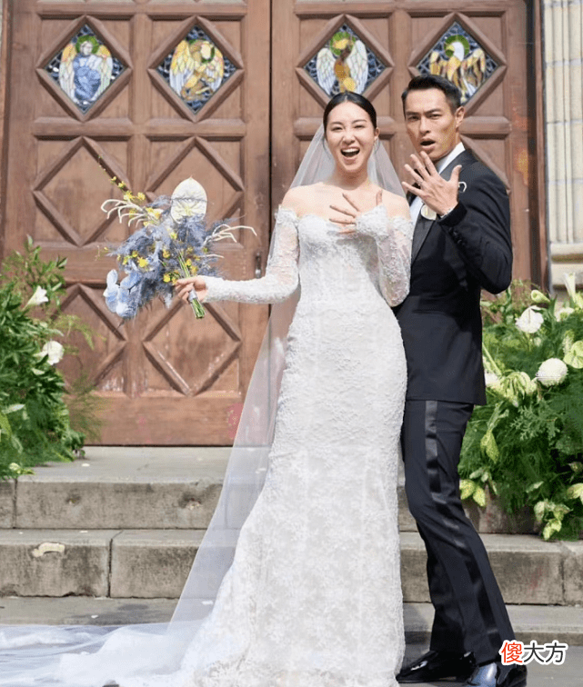 【时尚一点】杨祐宁婚礼比红毯隆重，林心如穿露腿黑裙高调亮相，贾静雯抢镜