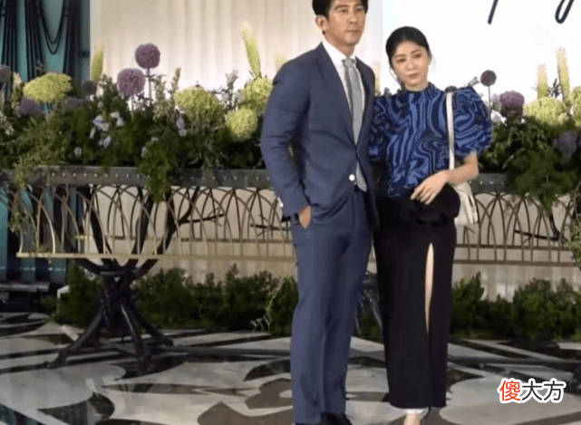 【时尚一点】杨祐宁婚礼比红毯隆重，林心如穿露腿黑裙高调亮相，贾静雯抢镜