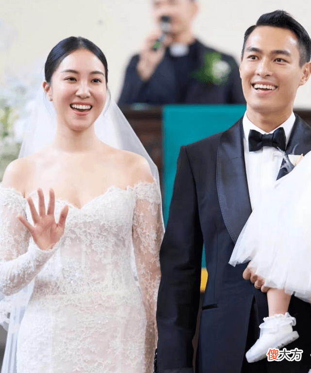 【时尚一点】杨祐宁婚礼比红毯隆重，林心如穿露腿黑裙高调亮相，贾静雯抢镜