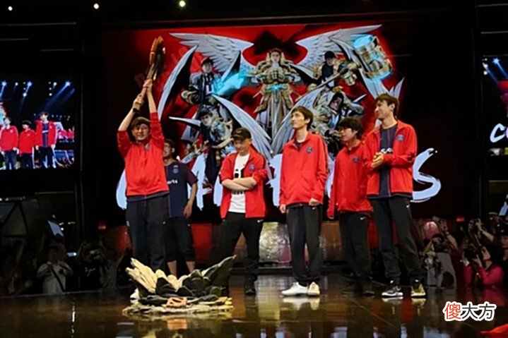 【游戏世界】Dota2-他是CN赛区的天命之子,想摆烂都摆不了,只因战队太给力!