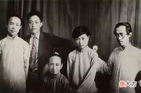 【爱历史】沈从文带走九妹11年，送回故乡时已是疯子，晚年见外甥莫名悲哀