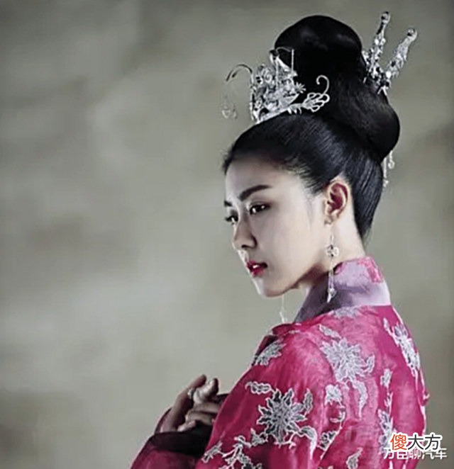 【爱历史】她是外国美女,却成中国皇后,上位后第一件事:出兵灭自己母国