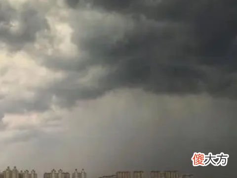 梦见黑云滚滚