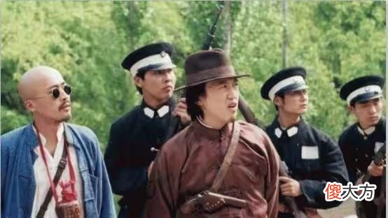 【爱历史】绝命后卫师长被挡道，送60大洋和皮大衣“买路”，敌人收钱让道