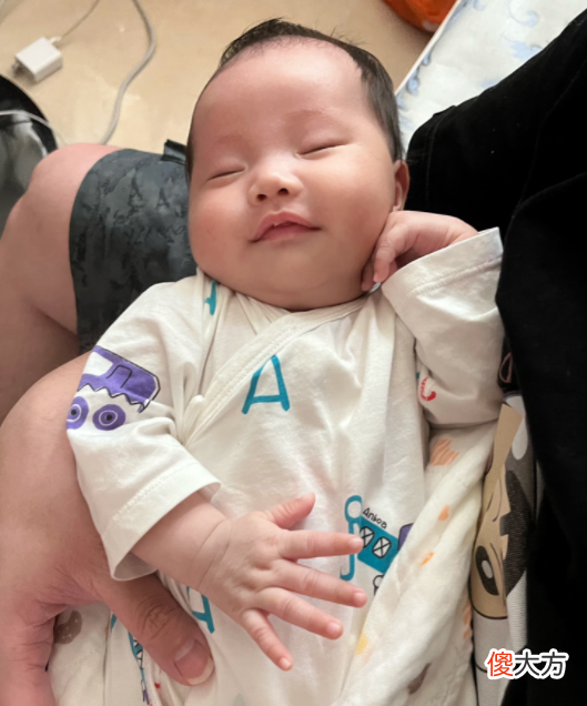 宝宝缺钙时，身体会有这些信号，别不当回事
