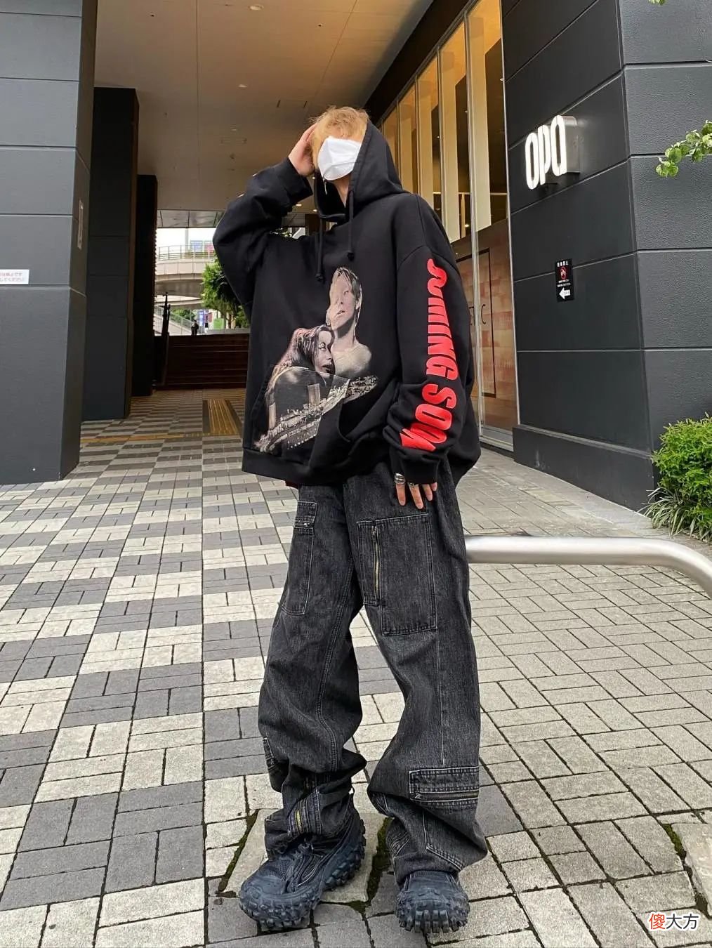 【就爱时尚】顶男必备，Balenciaga、Y/Project 的“工装牛仔裤”正在街头乱杀