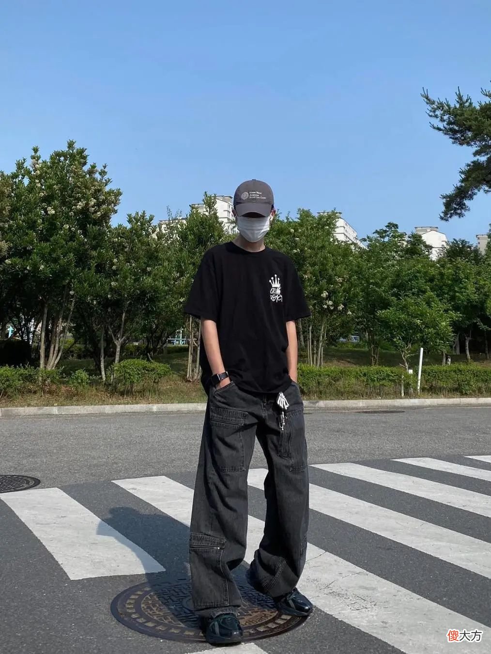 【就爱时尚】顶男必备，Balenciaga、Y/Project 的“工装牛仔裤”正在街头乱杀