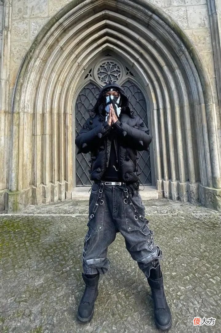 【就爱时尚】顶男必备，Balenciaga、Y/Project 的“工装牛仔裤”正在街头乱杀