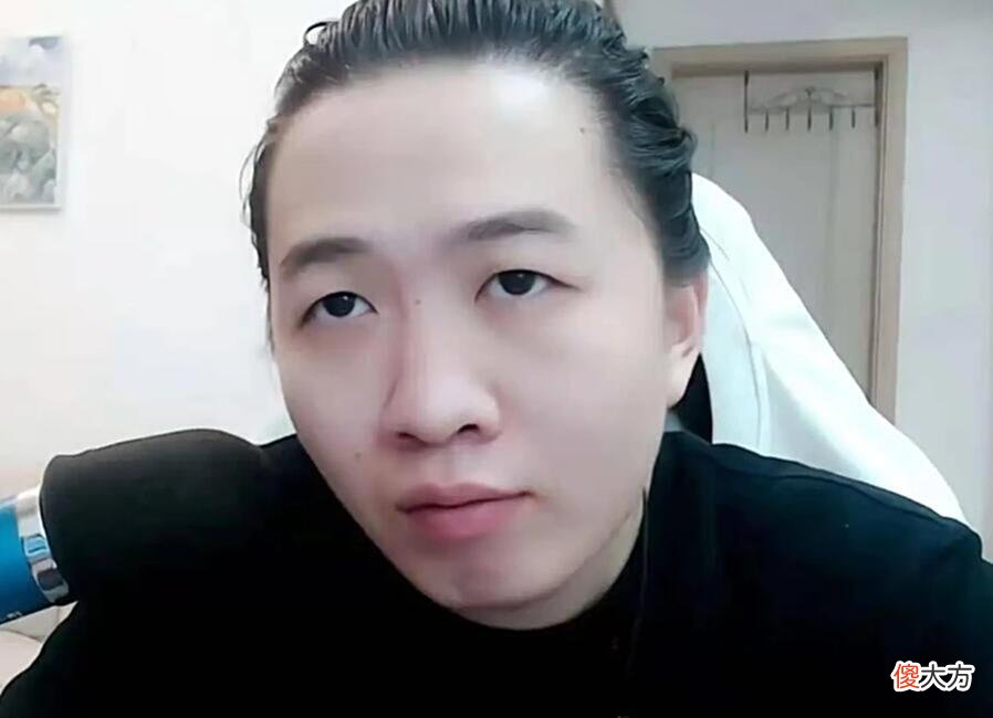 【游戏世界】有了点人气就飘？吕德华直播间怼观众，水友：你这情商没救了
