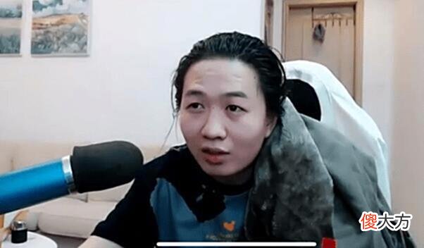 【游戏世界】有了点人气就飘？吕德华直播间怼观众，水友：你这情商没救了