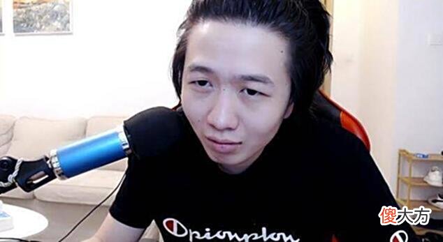 【游戏世界】有了点人气就飘？吕德华直播间怼观众，水友：你这情商没救了