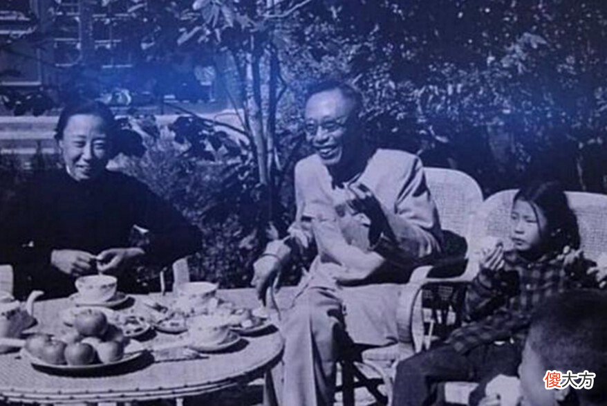 【历史故事】溥仪一生的硬汉时刻，和天皇对骂，坐审判席坐出了龙椅气势！