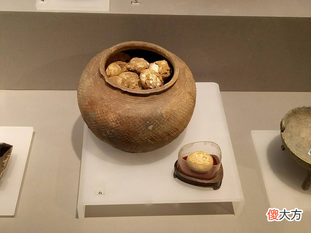 以色列考古学家发现一枚千年鸡蛋：外形与新蛋差不多